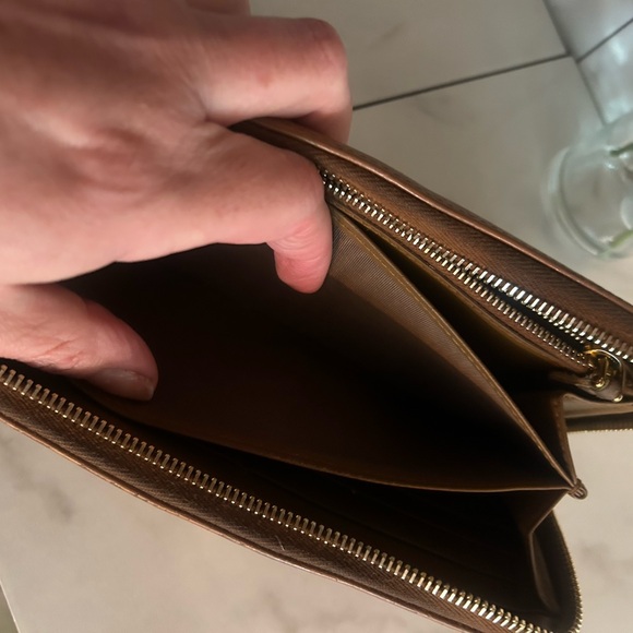 *Authentic*EUC PRADA LOGO TAN LONG LEATHER WALLET - Picture 5 of 6